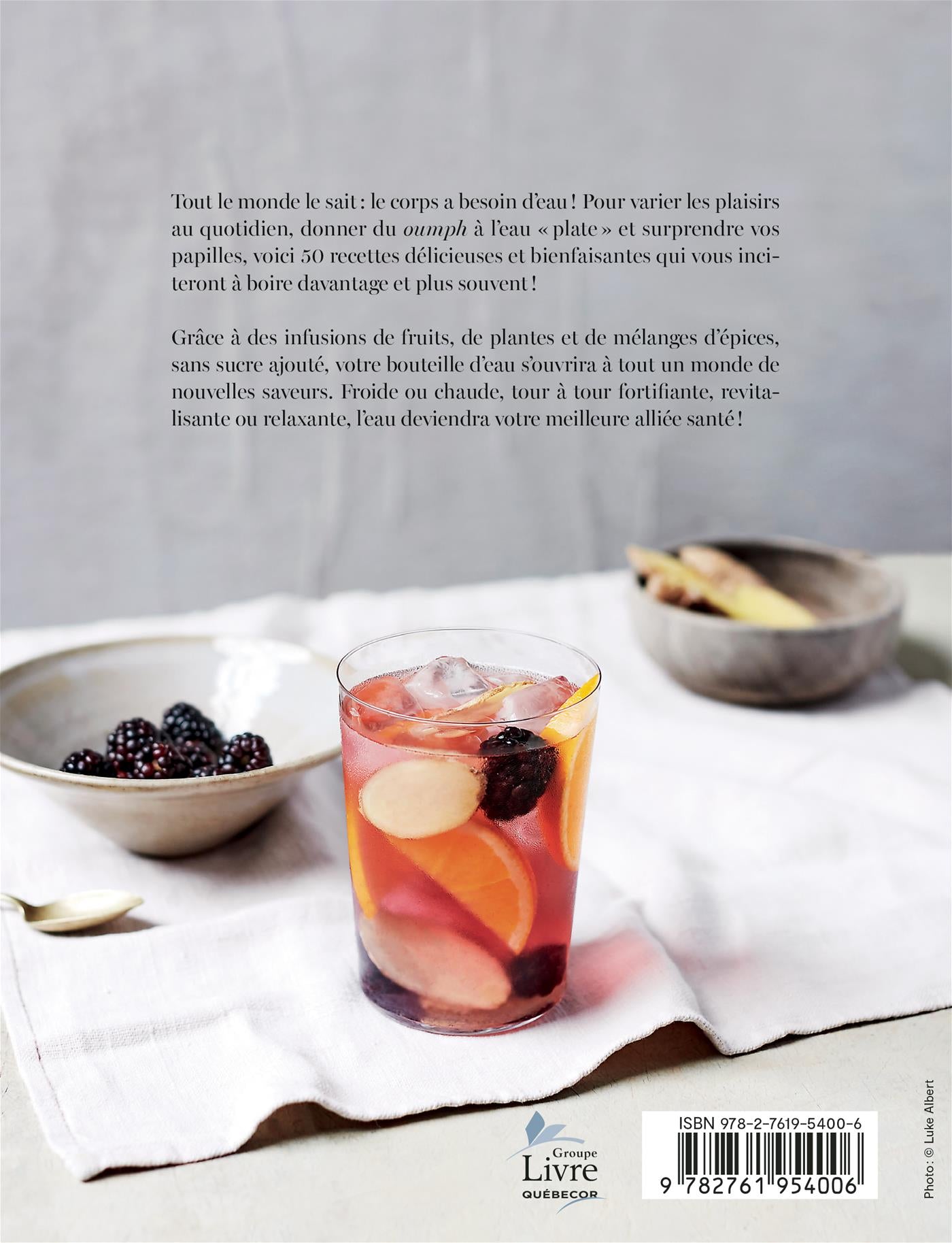 Couverture du livre de Eaux et infusions bienfaisantes : 50 boissons fortifiantes, revitalisantes et relaxantes - papier format